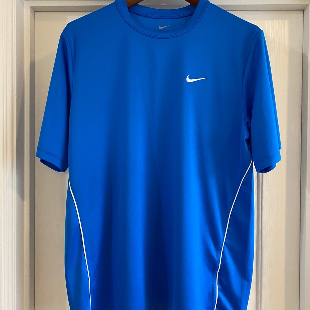 Nike Dri-Fit Men’s T-Shirt; Size Medium
